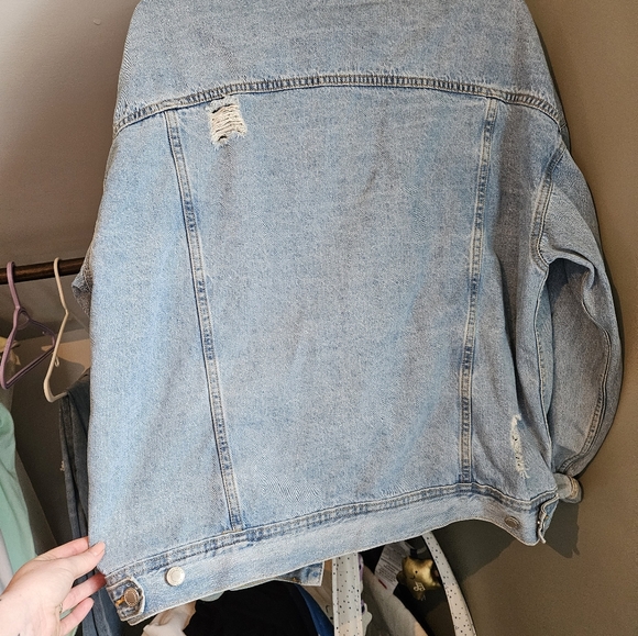 Distressed jean jacket - Picture 2 of 5